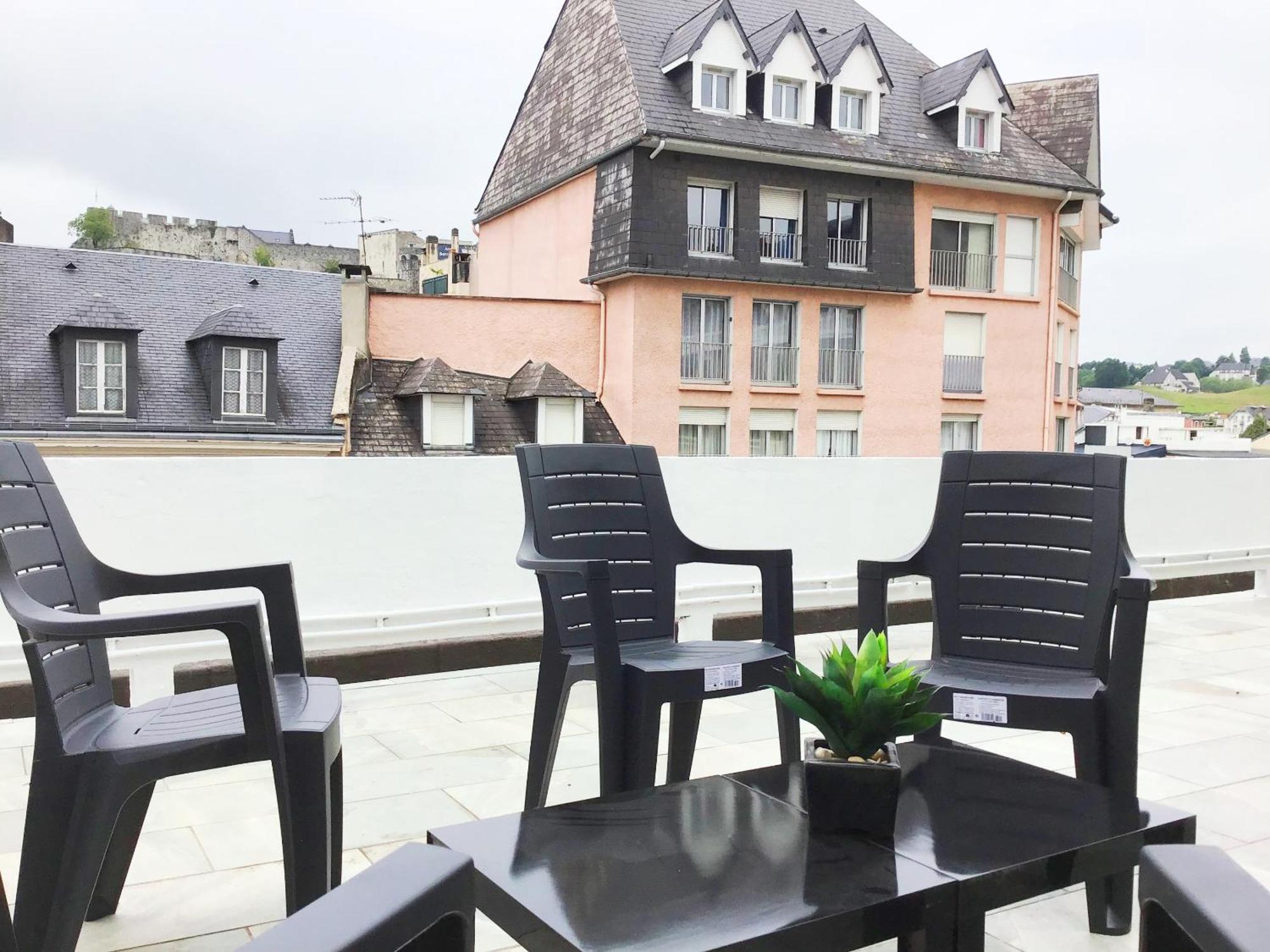 Appartement Le Soleil 140 M2 Climatise Parking Prive Proche Sanctuaires Lourdes Exterior foto